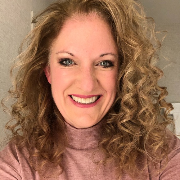 Meet your Posher, Laura Jane - Picture 3 of 3